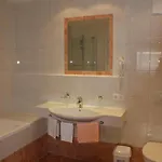 Haus Bergkristall فندق مبيت وإفطار اوبرغورغل